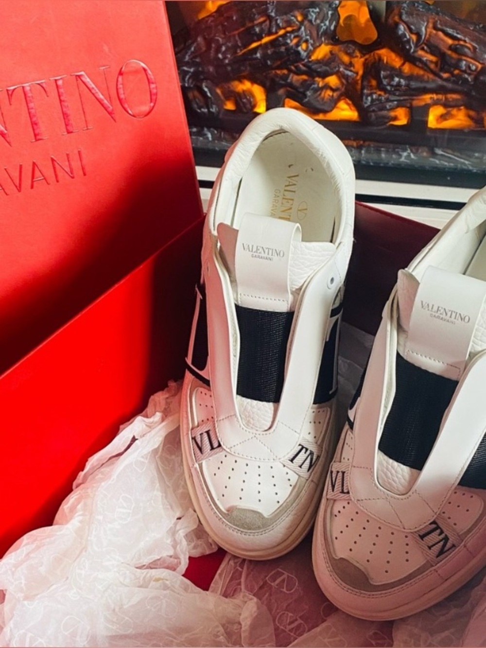 ๐๏ธValentino Garavani Authentic VLTN White & Black Leather Low-Top Sneakers